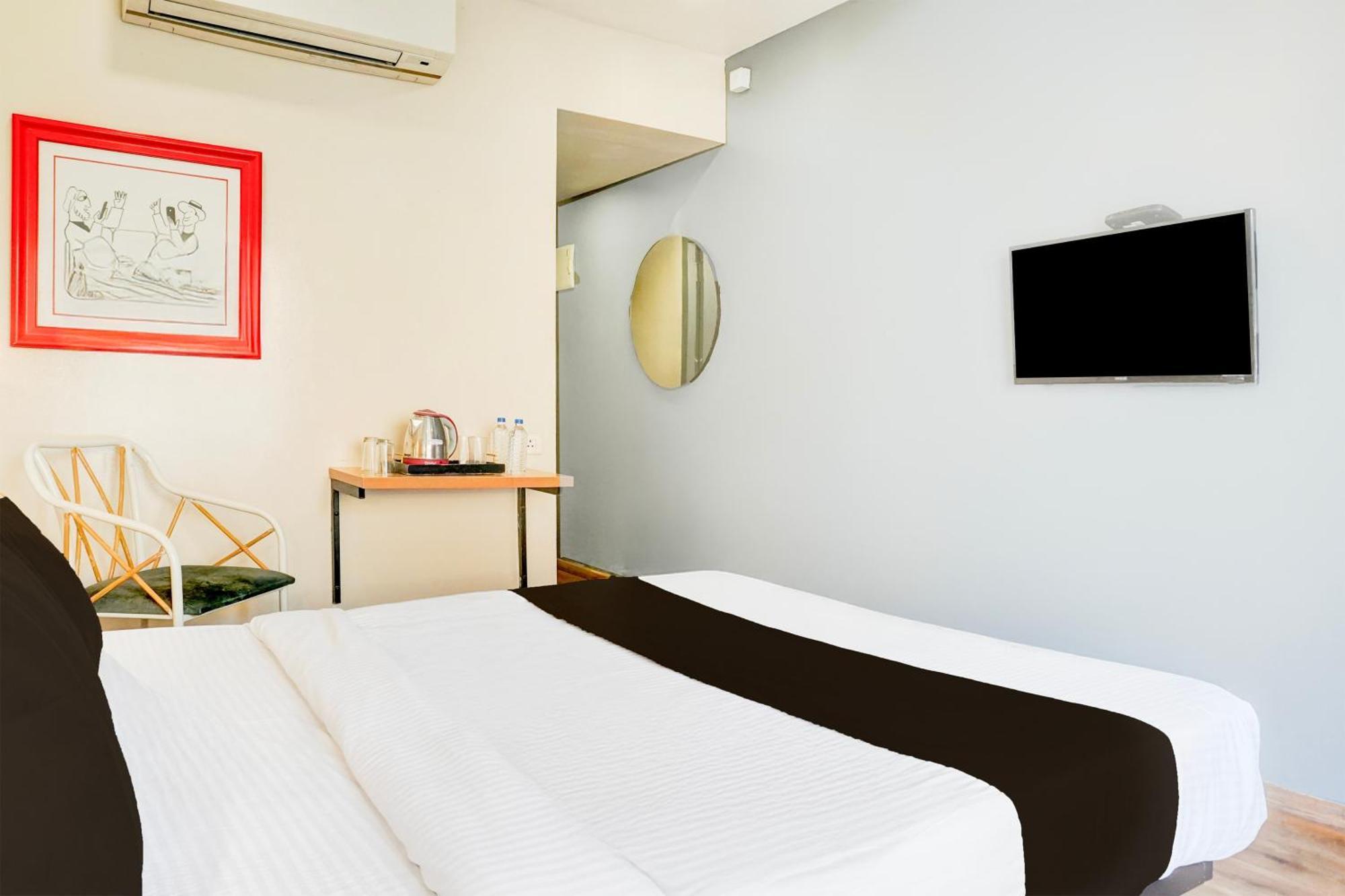 Super Townhouse Mg Road 푸네 외부 사진