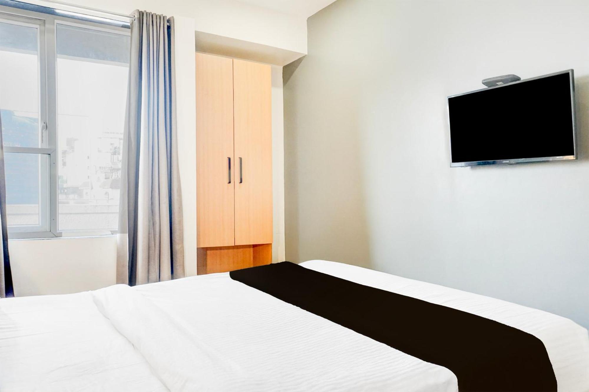 Super Townhouse Mg Road 푸네 외부 사진