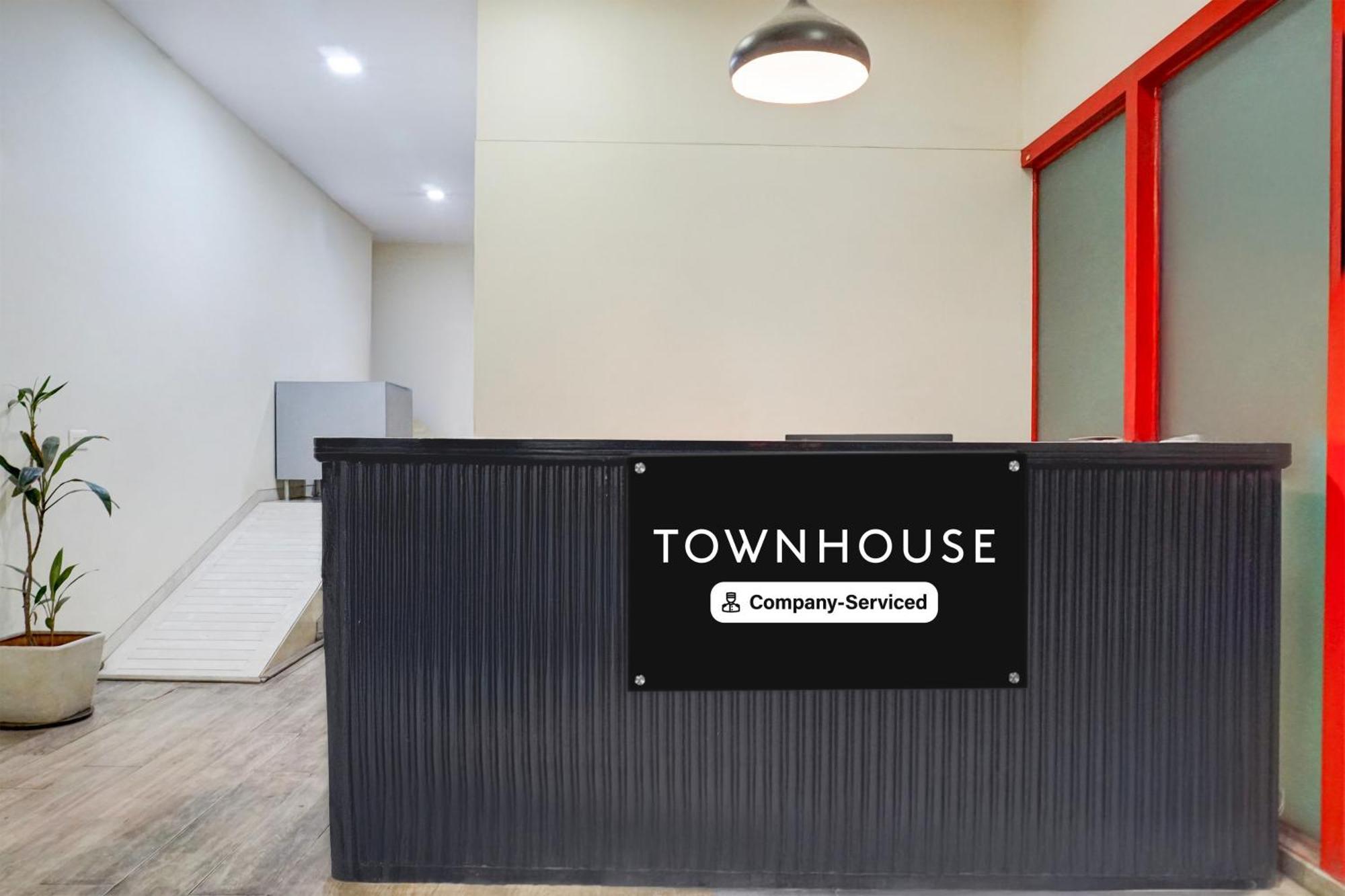 Super Townhouse Mg Road 푸네 외부 사진