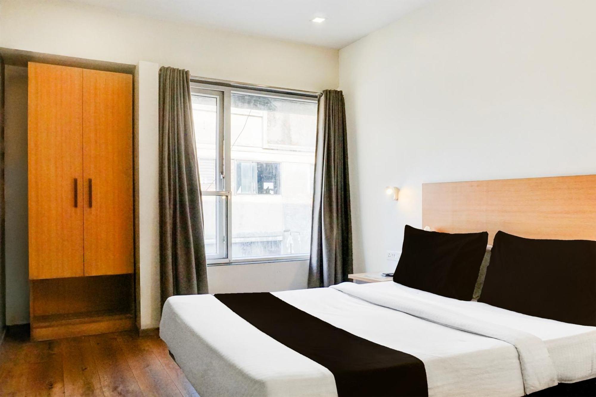 Super Townhouse Mg Road 푸네 외부 사진