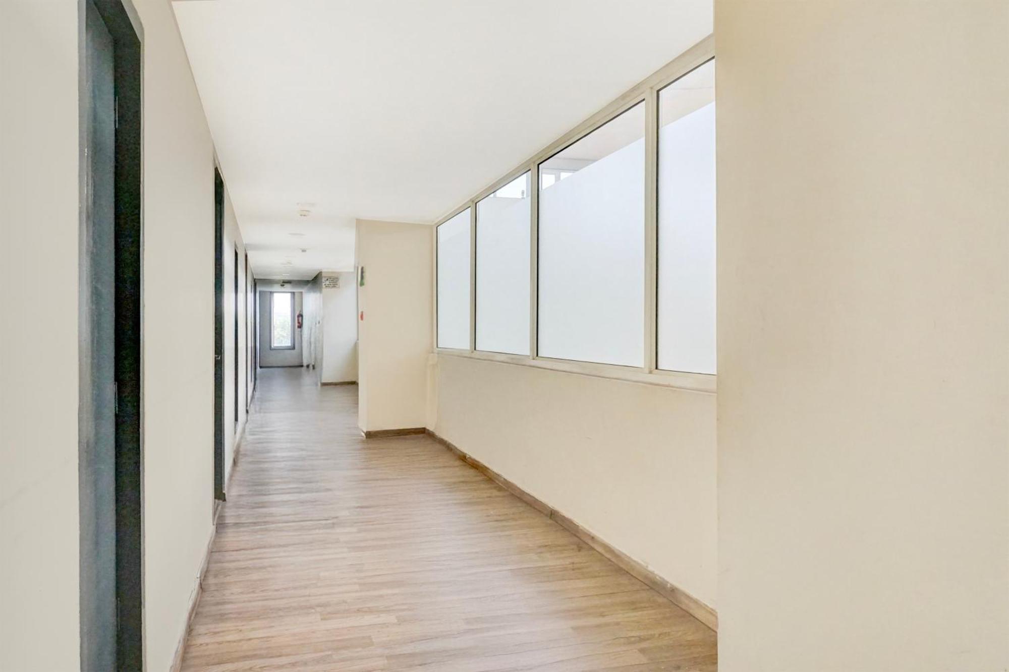Super Townhouse Mg Road 푸네 외부 사진