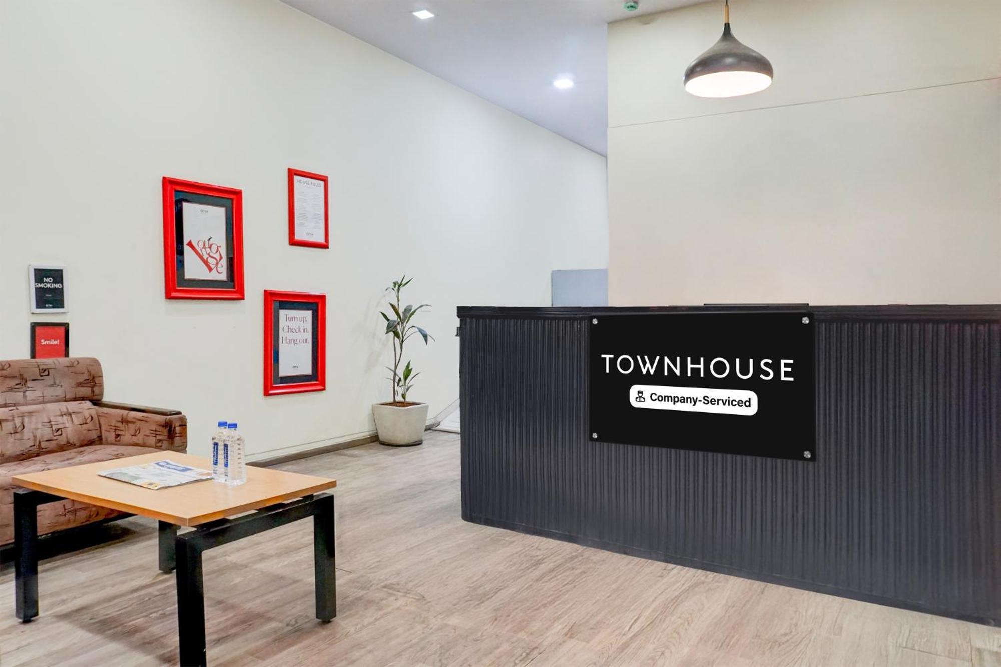 Super Townhouse Mg Road 푸네 외부 사진