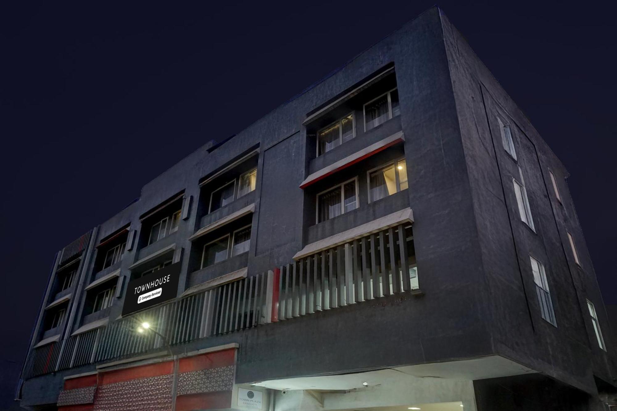Super Townhouse Mg Road 푸네 외부 사진