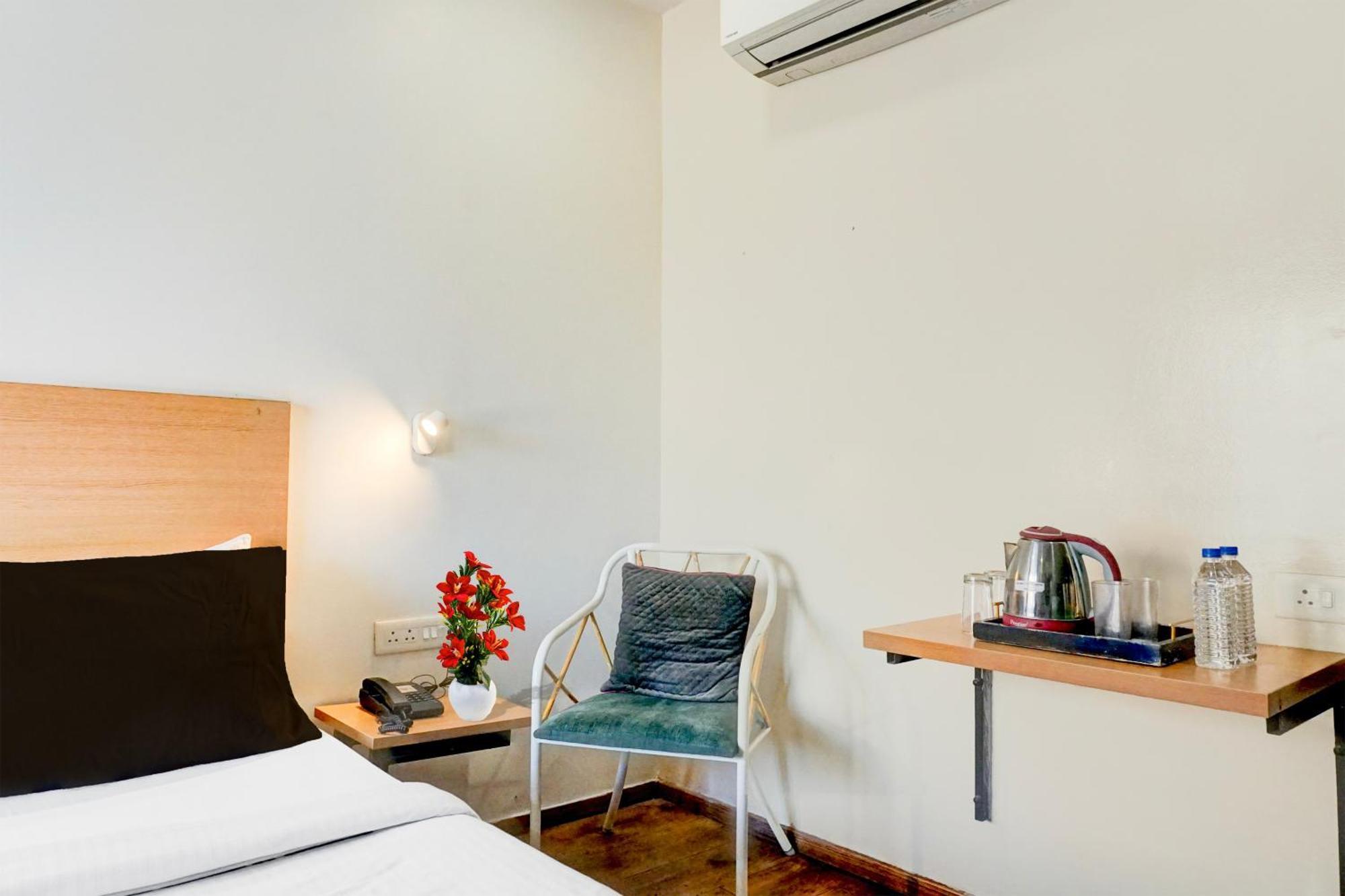 Super Townhouse Mg Road 푸네 외부 사진