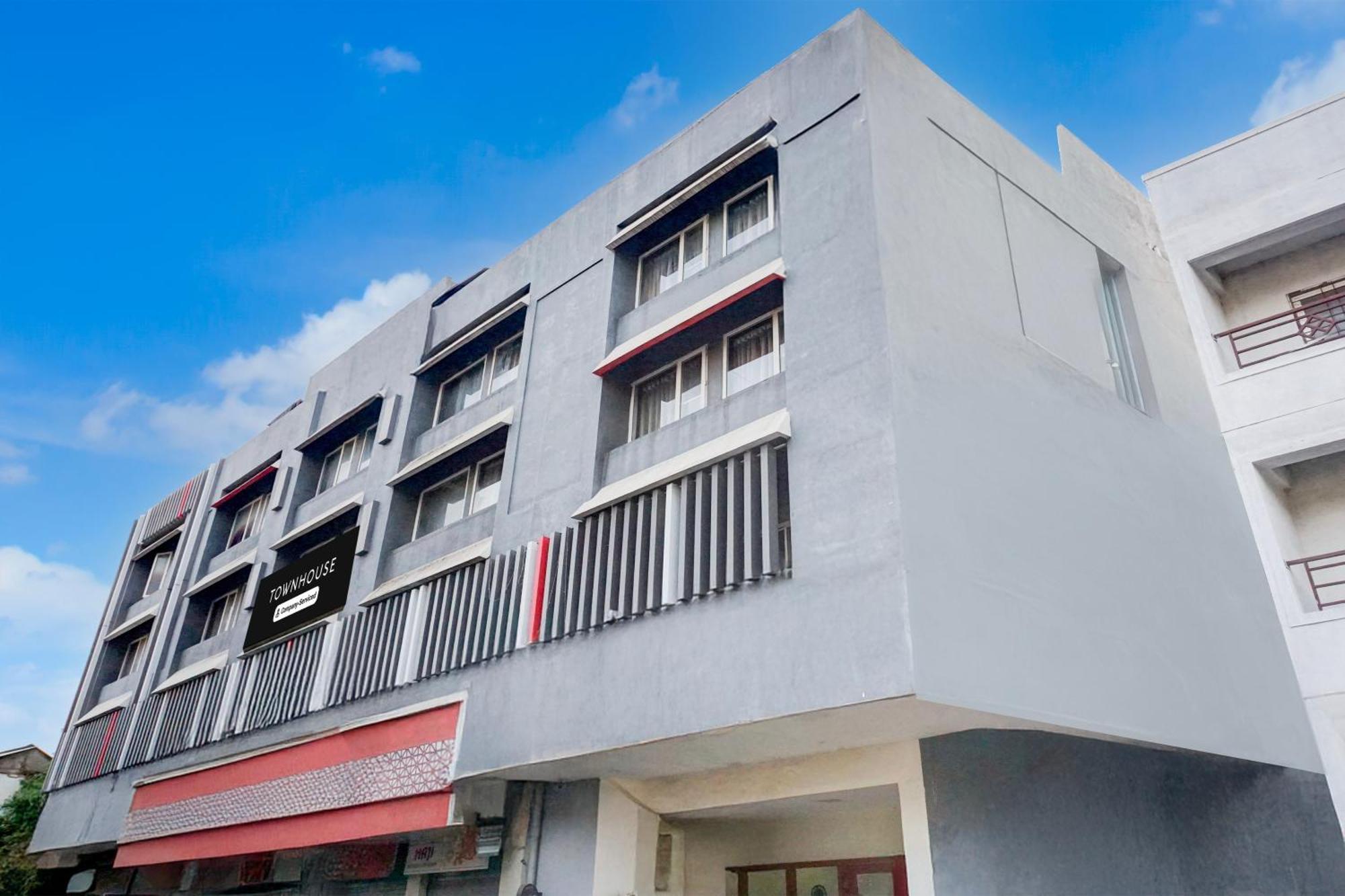 Super Townhouse Mg Road 푸네 외부 사진