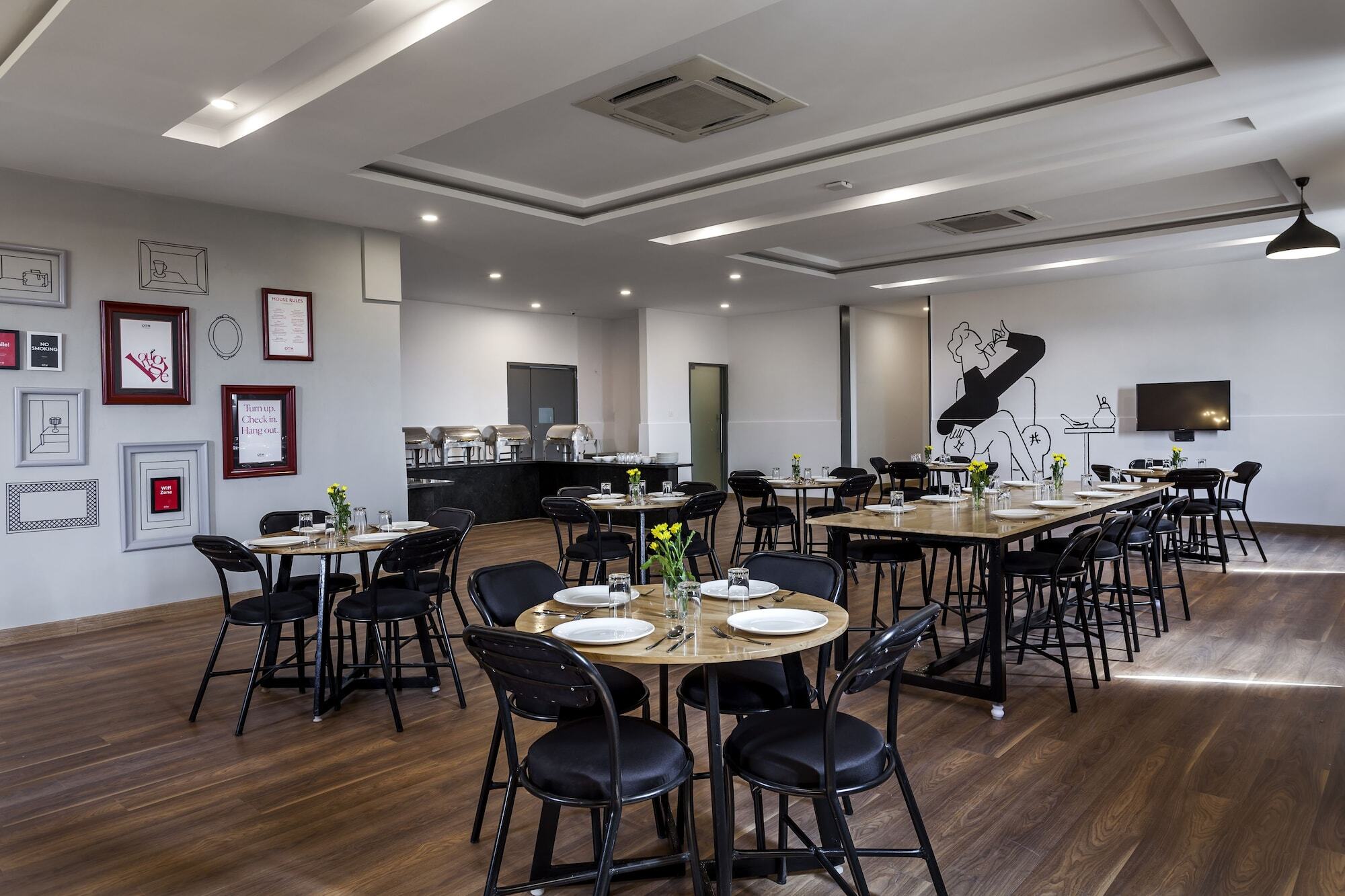Super Townhouse Mg Road 푸네 외부 사진